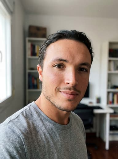 Portrait de Kaïs, chargé de dossier administratif
