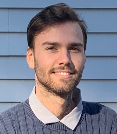 Portrait de Yohan, chargé de dossier administratif